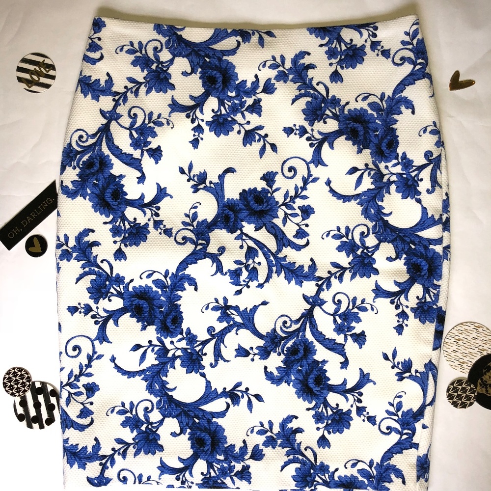 Small XXI Blue and White Floral Print Pencil Skirt